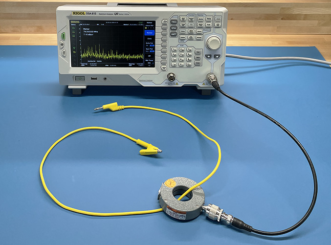 spectrum analyzer connected to a current probe around the center of an unconnected wire